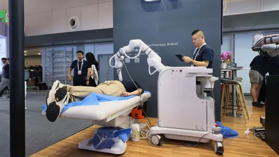 WAIC 2026 | 思灵机器人展出多款人形产品,冲刺10万台量产关口