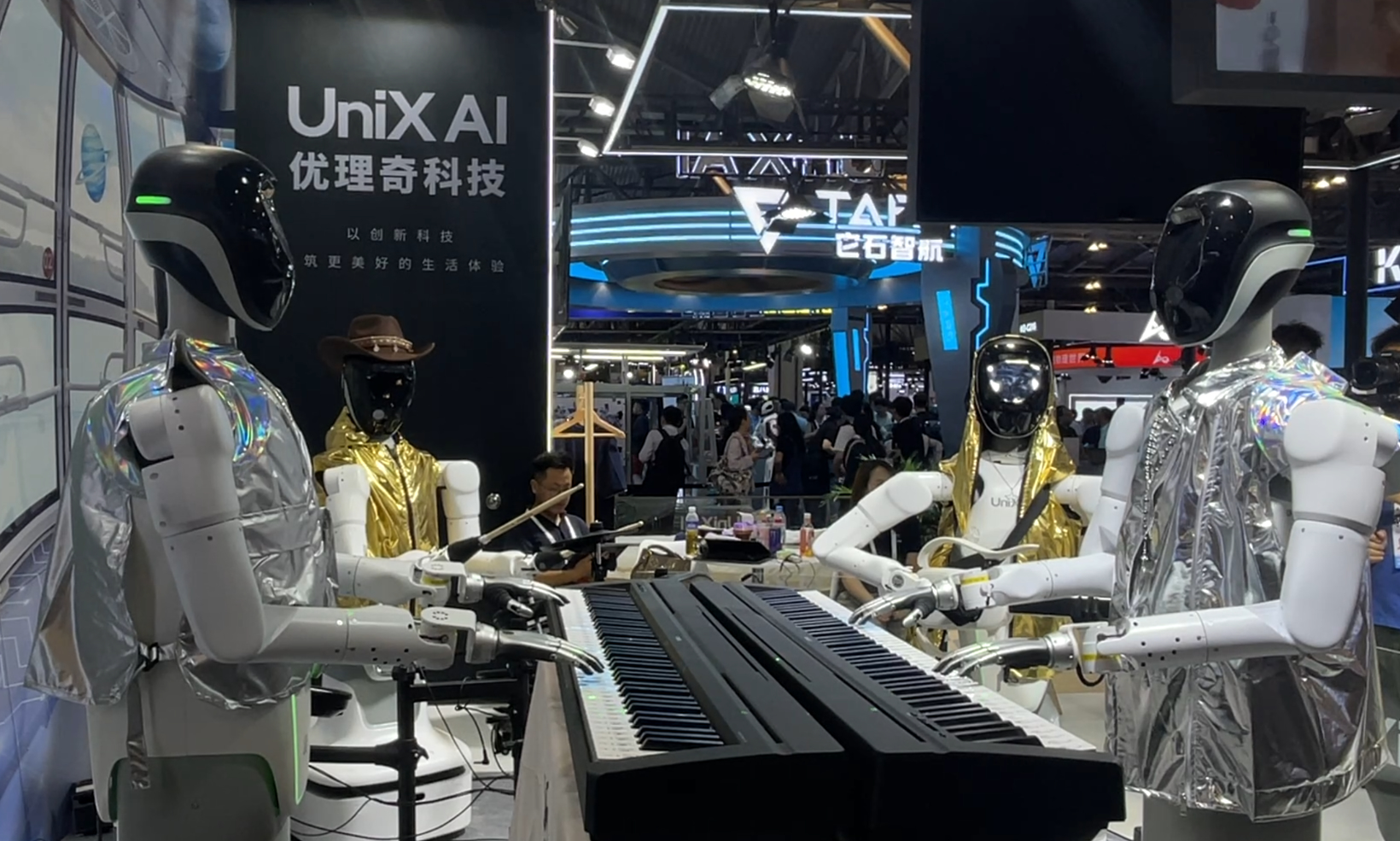 WAIC 2026 | Robôs Yuliqi em múltiplos cenários de "trabalho", mostrando a força da inteligência incorporada chinesa