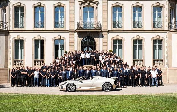 Fim de uma era de 20 anos com W16! O último Bugatti W16 Mistral de produção sai da linha