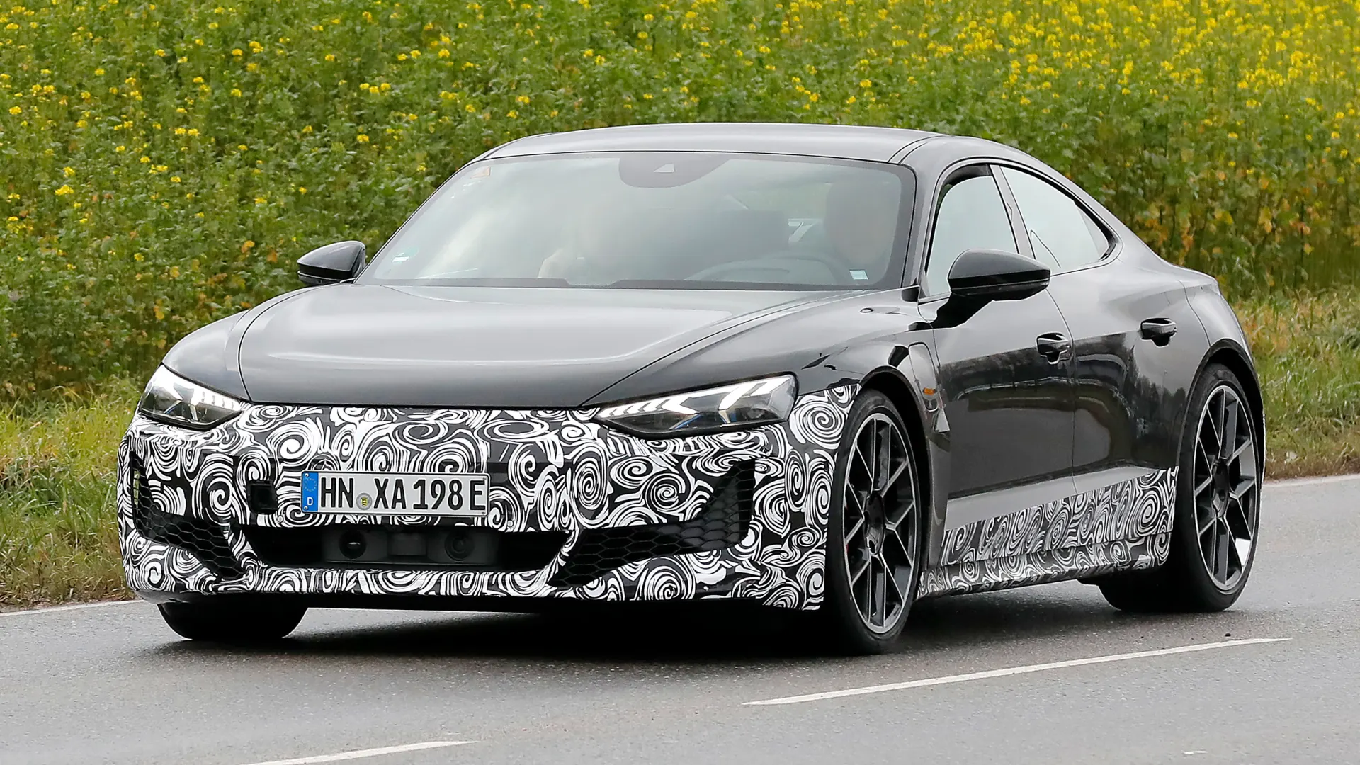 O Audi e-tron GT ganhará um novo visual no próximo ano e, potencialmente, mais potência.