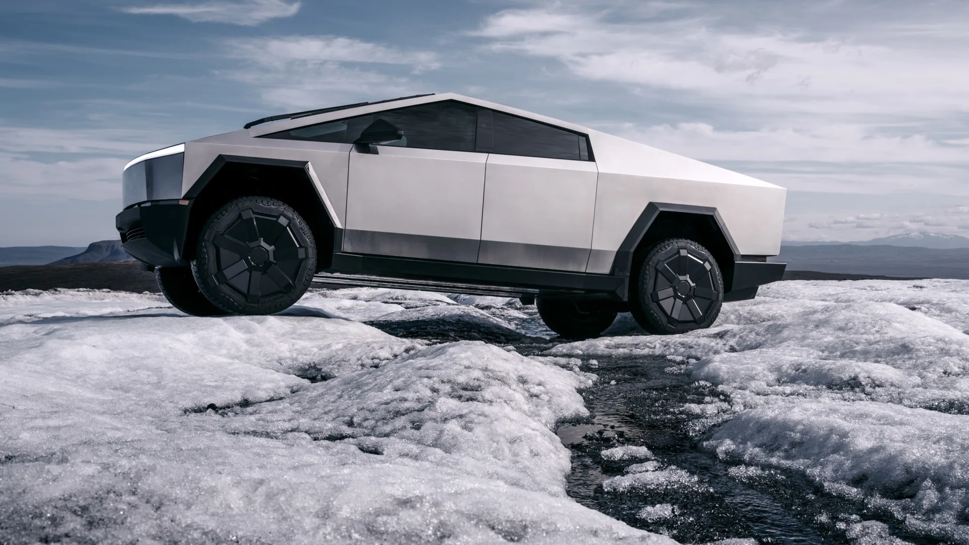 O Tesla Cybertruck finalmente chegou, mas está mais caro do que o prometido