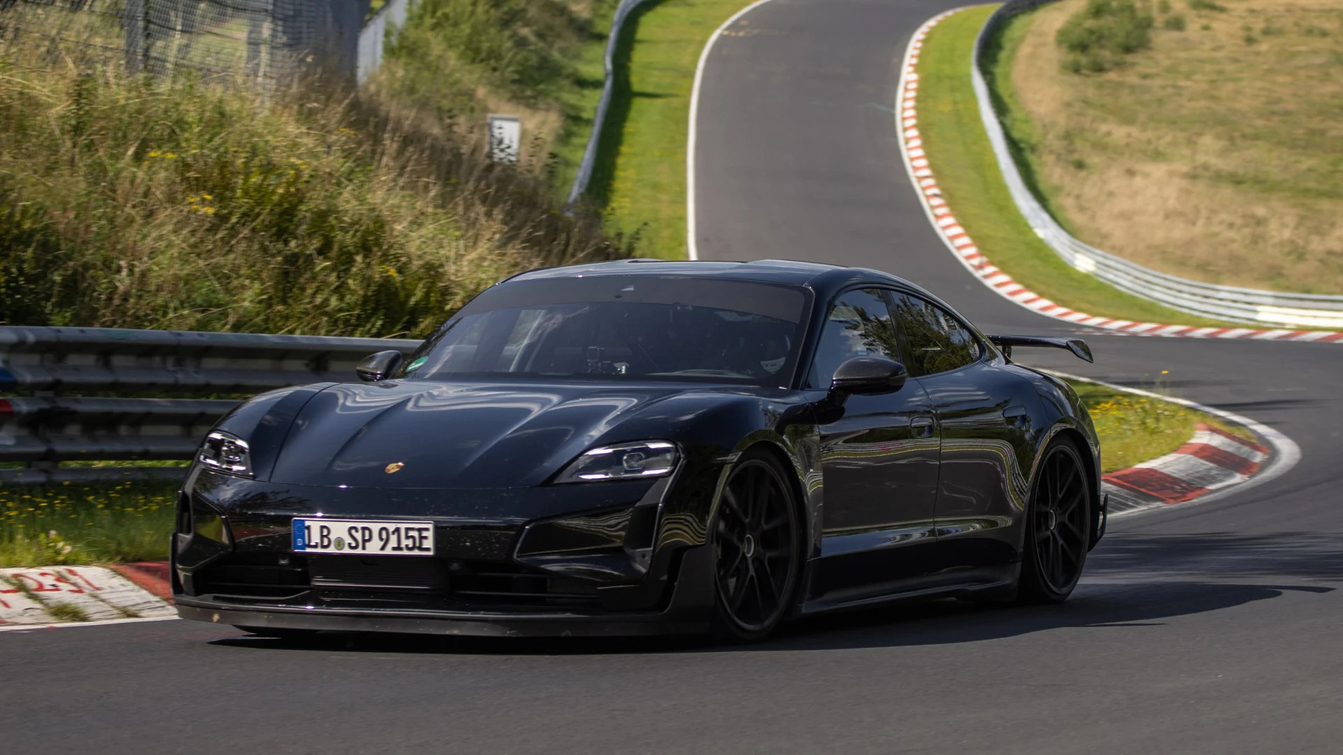 Porsche Taycan Turbo GT perdeu por pouco o recorde de volta de EV em Nürburgring