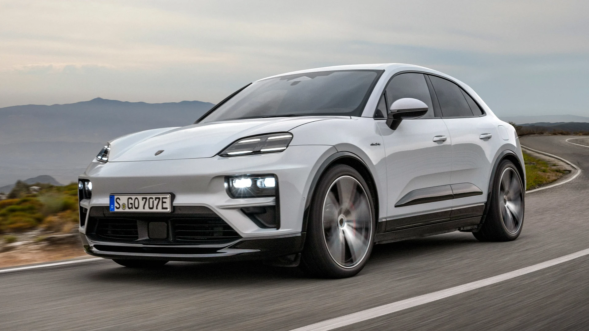 Porsche Macan – front