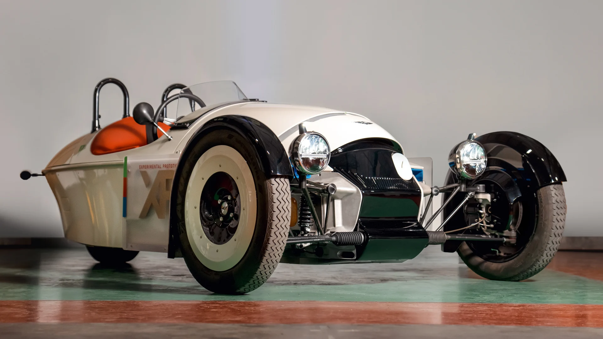 Morgan está se tornando elétrica, e construiu um Super 3 movido a bateria para provar isso