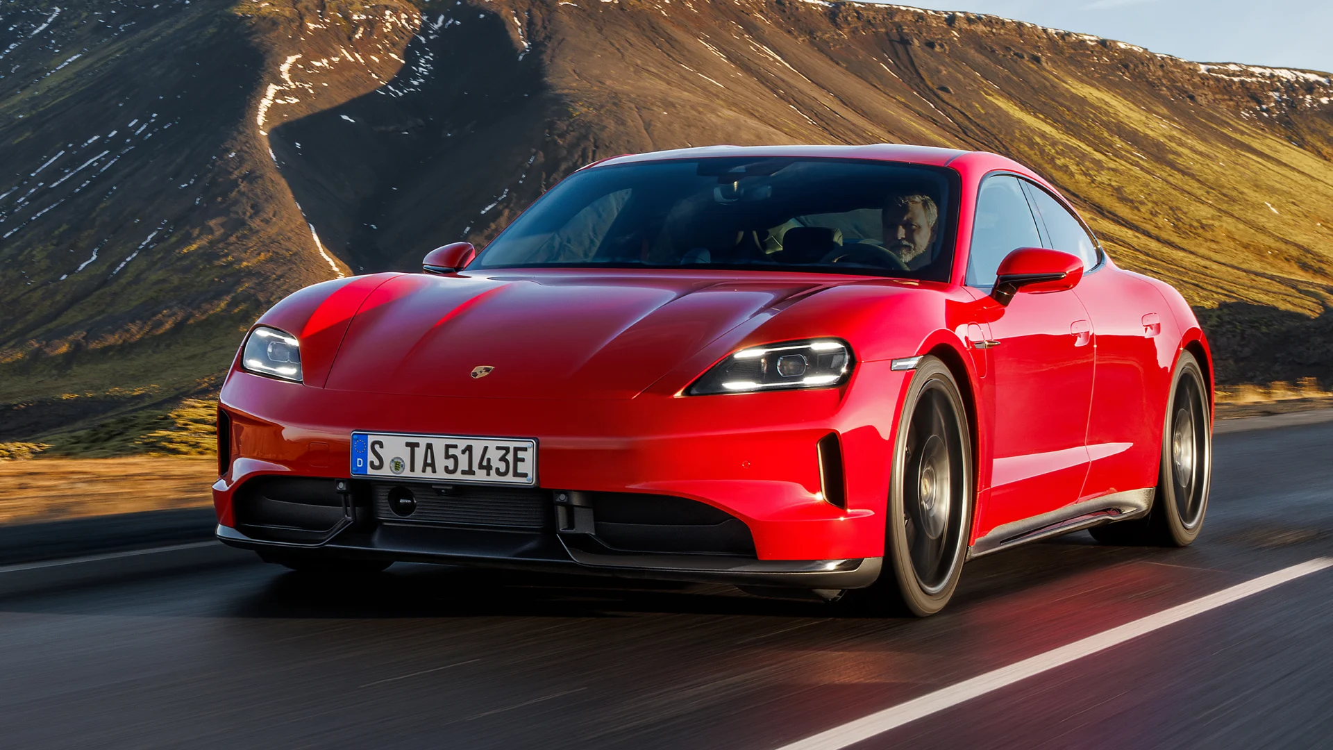 O novo Porsche Taycan GTS é um rival elétrico do BMW M5