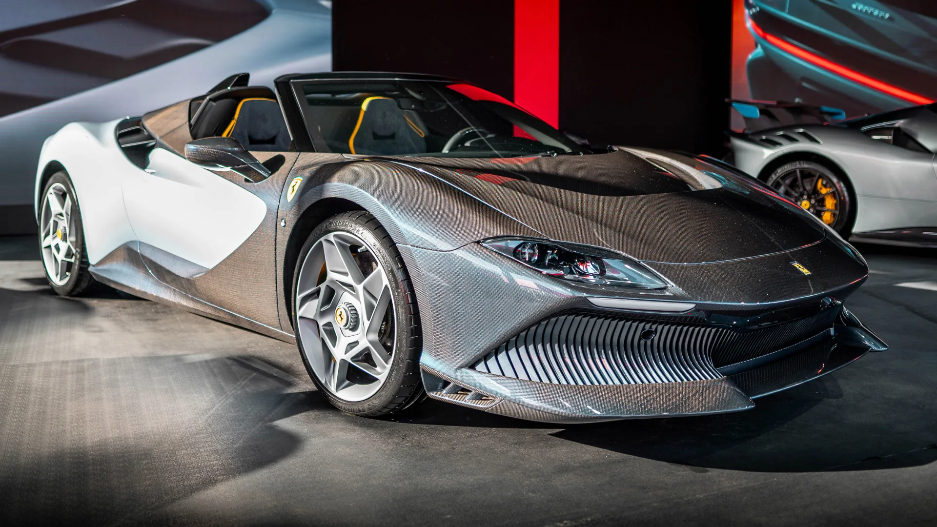 O novo Ferrari SP-8 não é um carro para chuvas repentinas