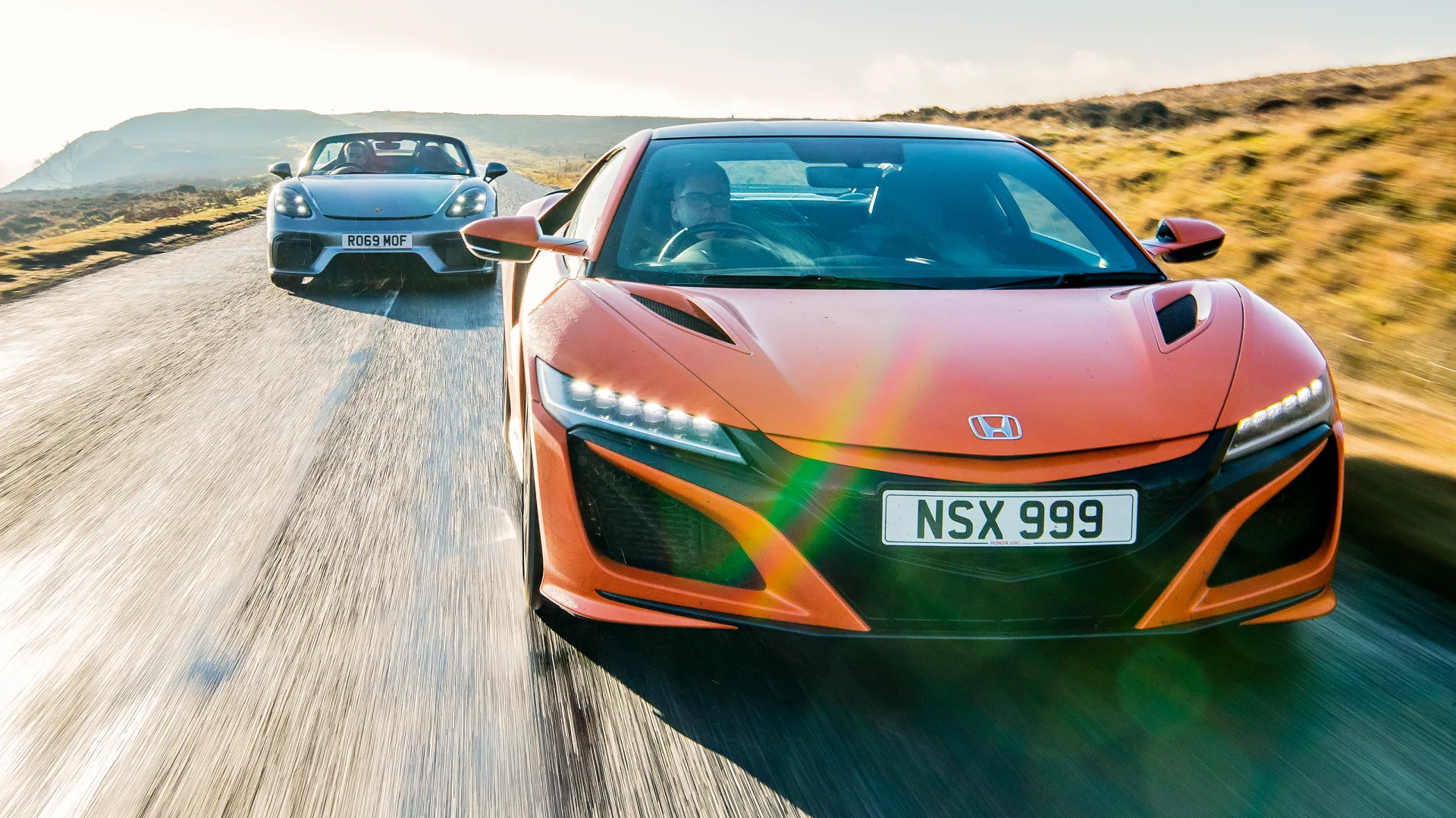 Honda NSX vs Porsche 718 Spyder – seis cilindros centrais frente a frente