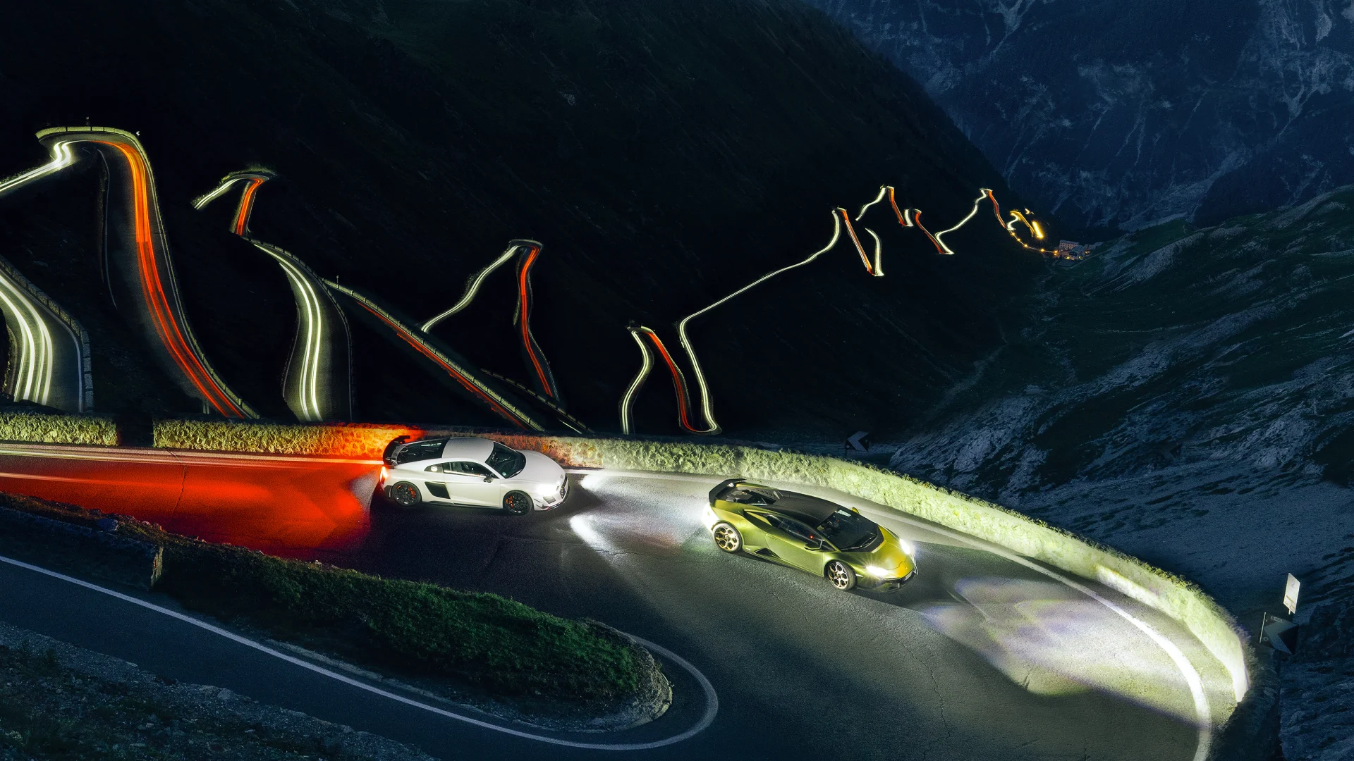 Audi R8 V10 GT RWD v Lamborghini Huracan Tecnica