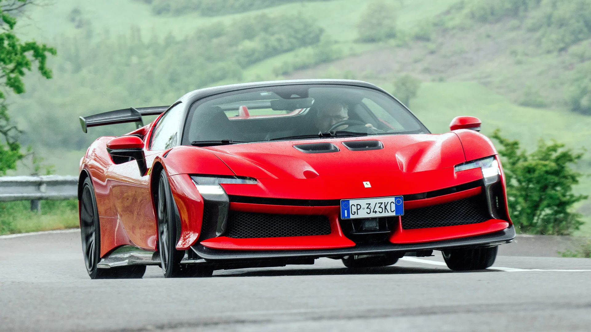 Ferrari SF90 XX Spider 2024 – análise: um golpe de adrenalina de 1016 cv com capota aberta