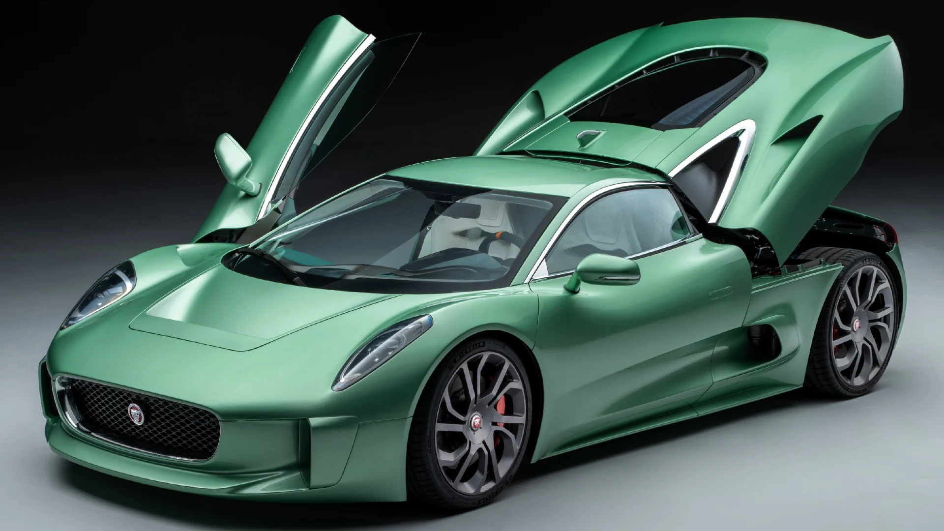 Jaguar C-X75 de estrada, exemplar único, realiza o potencial do hipercarro que nunca nasceu