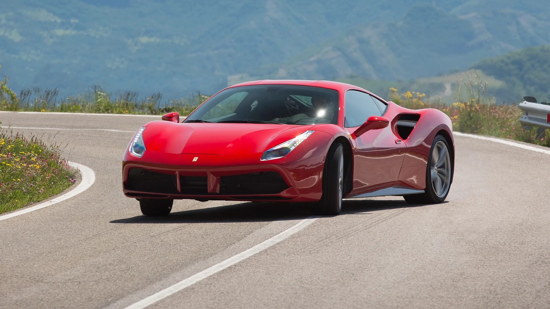 Ferrari 488 GTB (2015 - 2019) – Sucessor do 458 é um supercarro feroz por £120 mil, uma pechincha