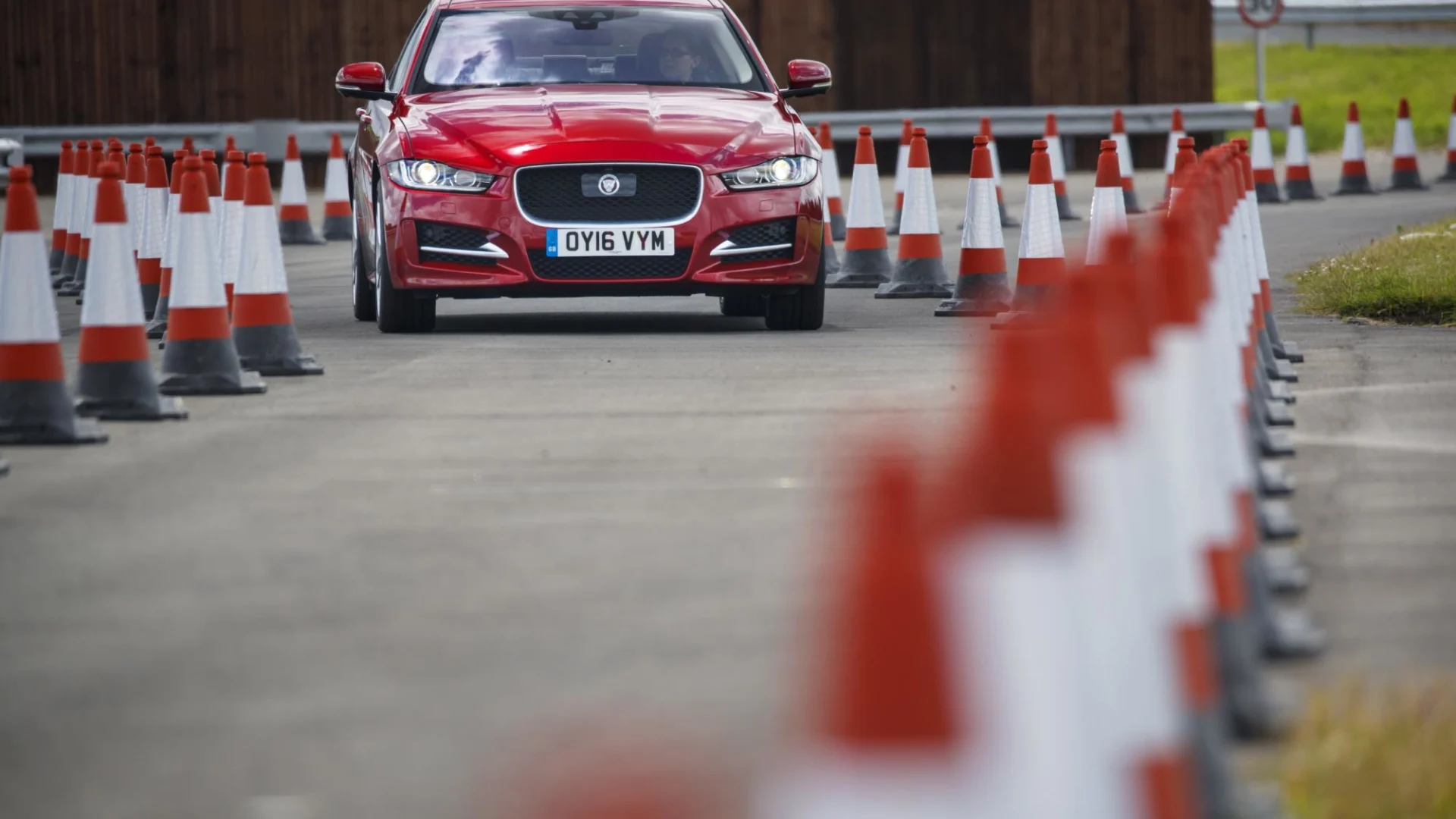 Jaguar Land Rover lança a fase mais recente da tecnologia de veículos autônomos e conectados